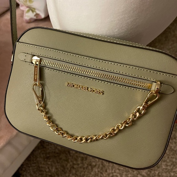 Michael Kors jet set crossbody with chain NWT - Picture 3 of 7